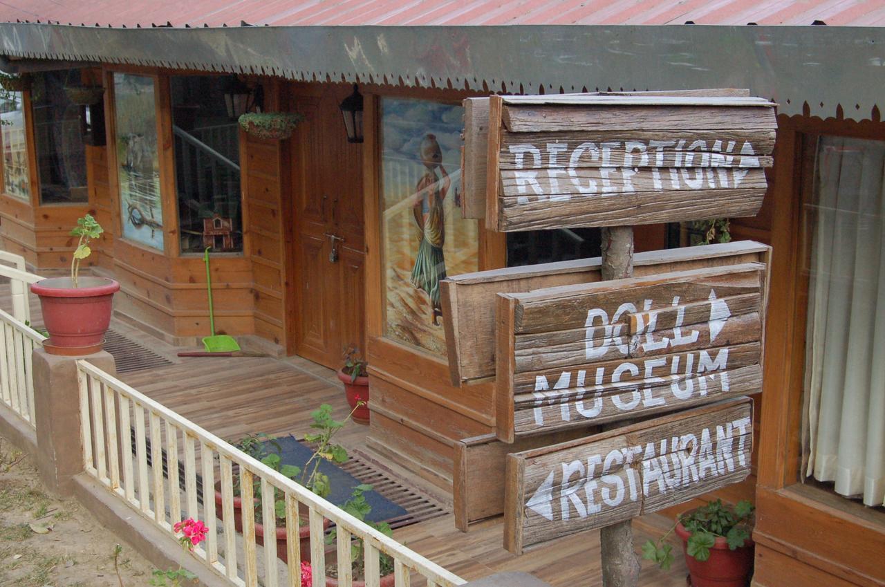 Royal Dutch Resorts And Doll Museum มุกเตชวาร์ ภายนอก รูปภาพ